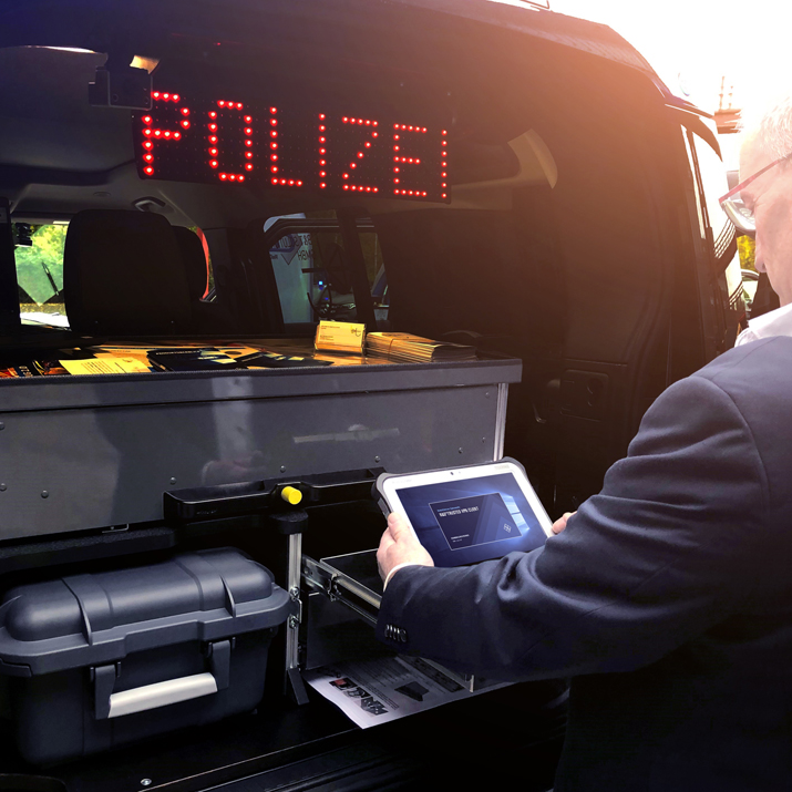 PM Rohde Schwarz Cybersecurity und Panasonic Mobile Einsatzkräfte Bild Panasonic w