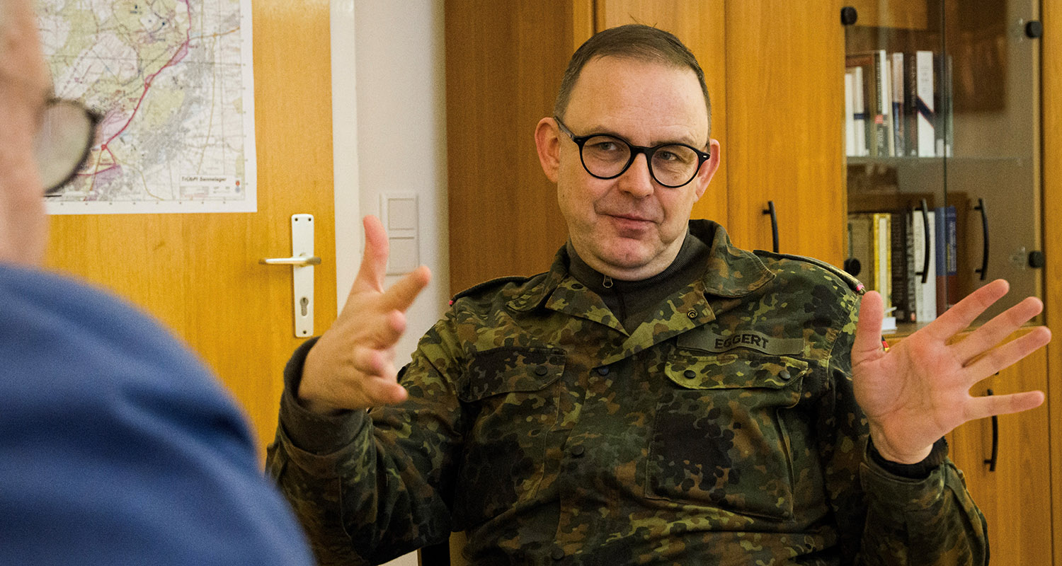 Brigadegeneral Marco Eggert im Gespräch mit HHK-Chefredakteur Michael Horst. (Foto © Panzerbrigade)
