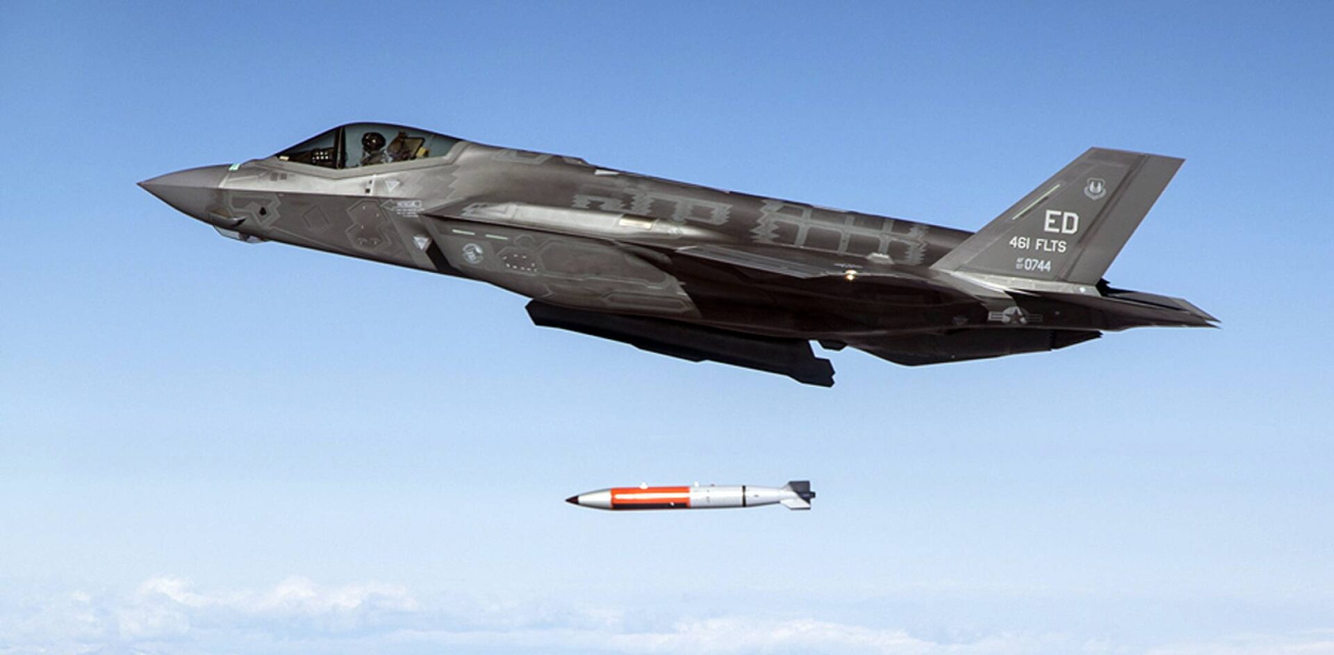 Wieviel Verlass ist mit Donald Trump noch auf die nukleare Teilhabe? Eine F-35 wirft eine inerte B61 Mod 12 Bombe ab.