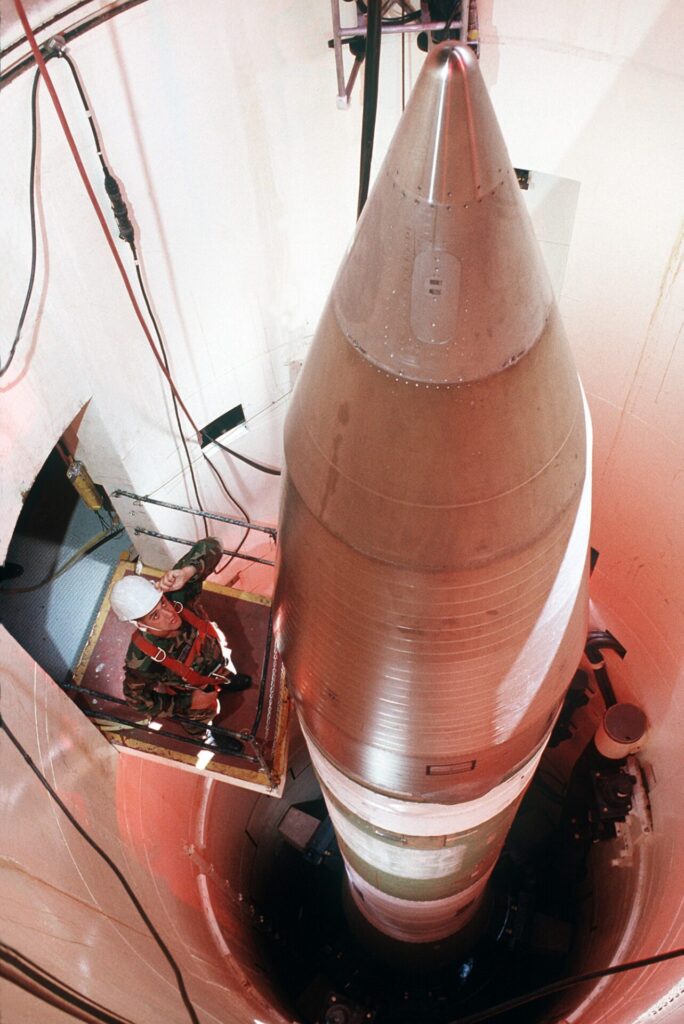Eine amerikanische Interkontinentalrakete vom Typ Minuteman III in ihrem Startsilo.