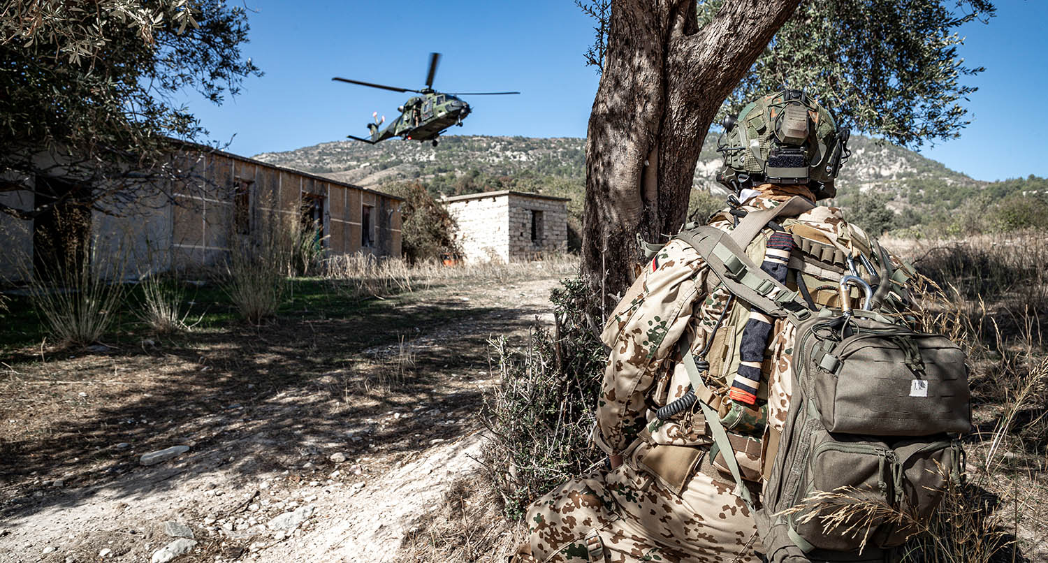 Luftlandebrigade 1: Fallschirmjäger bei der Anlandung mit NH90. (Foto ©Bw/Mario Bähr)
