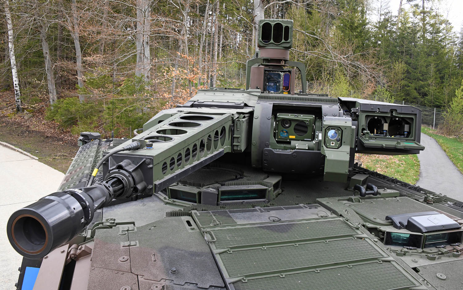 Optiken, Optroniken und Selbstschutz für den VJTF Puma. (Foto © HENSOLDT)