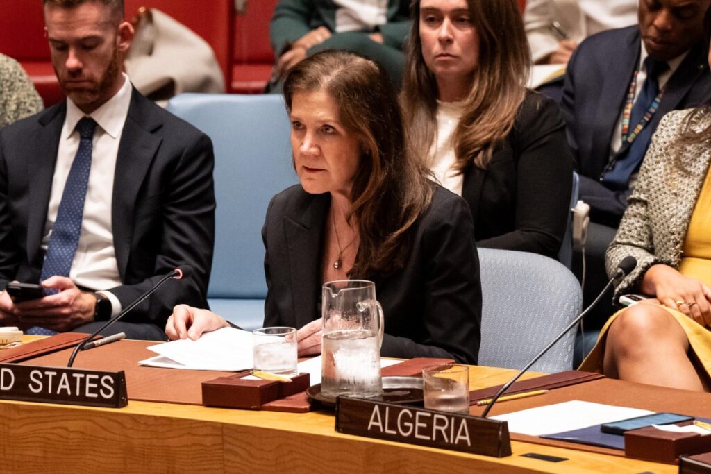 Der UN-Sicherheitsrat verurteilte den Schlag gegen die Hamas ungewöhnlicherweise mit Zustimmung der USA, obwohl Israel dabei nicht namentlich genannt wurde. 