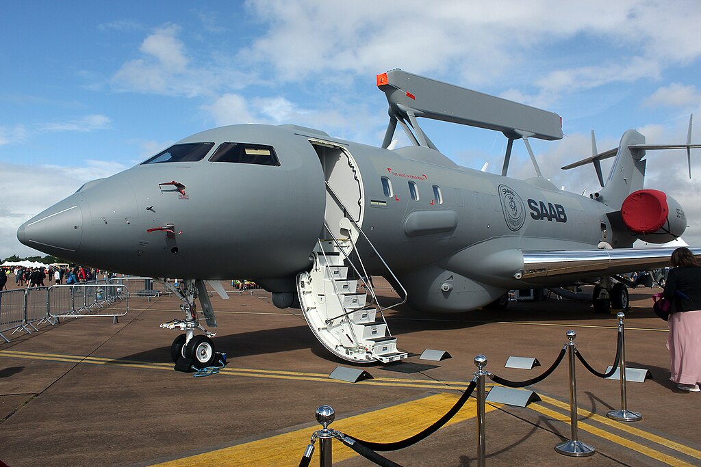 Das GlobalEye-System, das Saabs Frühwarnradar EriEye ER mit Leonardos Seaspray zur See- und Bodenüberwachung sowie elektro-optischen Sensoren auf Bombardiers Global 6000 verbindet, ist ein möglicher Nachfolger für die E-3 Sentry AWACS-Flotte der NATO.