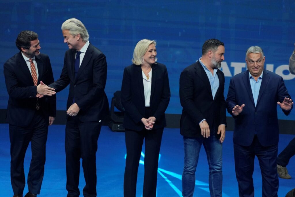 Zweifelhafte Verbündete: Andre Ventura aus Portugal, Geert Wilders aus den Niederlanden, Marine Le Pen aus Frankreich, Santiago Abascal aus Spanien und Viktor Orban aus Ungarn beim Treffen der rechtsgerichteten Patrioten für Europa in Madrid. 