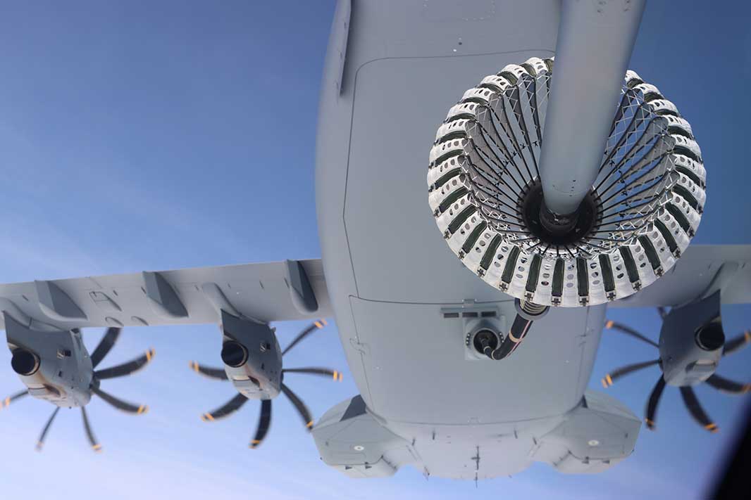 Luftbetankung von A400M zu A400M.(Foto © Bw/Simon Otte) 