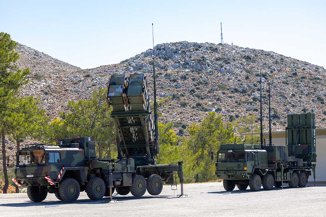 Das Luftverteidigungssystem IRIS-T SLM während der Übung „Spartan Arrow“ auf der Insel Kreta/Griechenland. (Foto © Bw/Tom Twardy)