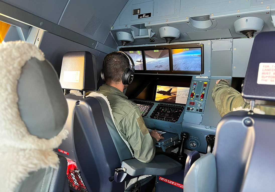 Arbeitsplatz des Air Refueling Operator im Cockpit des A330 MRTT.  (Foto © MMU)
