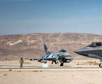 Eine italienische F-35 vor einem sonderfolierten Eurofighter der Luftwaffe während der Übung „Blue Flag 2021“ auf der Air Base Ovda/Israel. ( Foto Bw/Falk Bärwald)Eine italienische F-35 vor einem sonderfolierten Eurofighter der Luftwaffe während der Übung „Blue Flag 2021“ auf der Air Base Ovda/Israel. ( Foto Bw/Falk Bärwald)