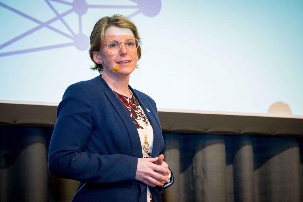 Wird auch in diesem Jahr die Veranstaltung moderieren: Nina Staudenrauss von der AFCEA-Initiative „Emerging Leaders“. (Foto © AFCEA Bonn e. V)