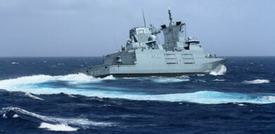 Wohin geht die Fahrt für die Marine? Die Fregatte „Baden-Württemberg“ bei einer Flugabwehrübung  während des Indo-Pacific Deployment 2024. (Foto © Bw/Philipp Schäfer)