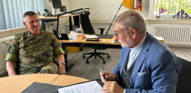 Generalmajor Jörg See stellte sich den Fragen von Michael Horst. (Foto © Bw/Gloria Axthelm]