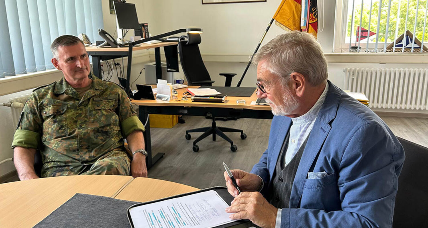 Generalmajor Jörg See stellte sich den Fragen von Michael Horst. (Foto © Bw/Gloria Axthelm]