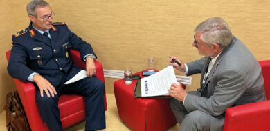 Generalmajor Wolfgang Gäbelein im Gespräch mit Chefredakteur Michael Horst. (Foto  © MRV)