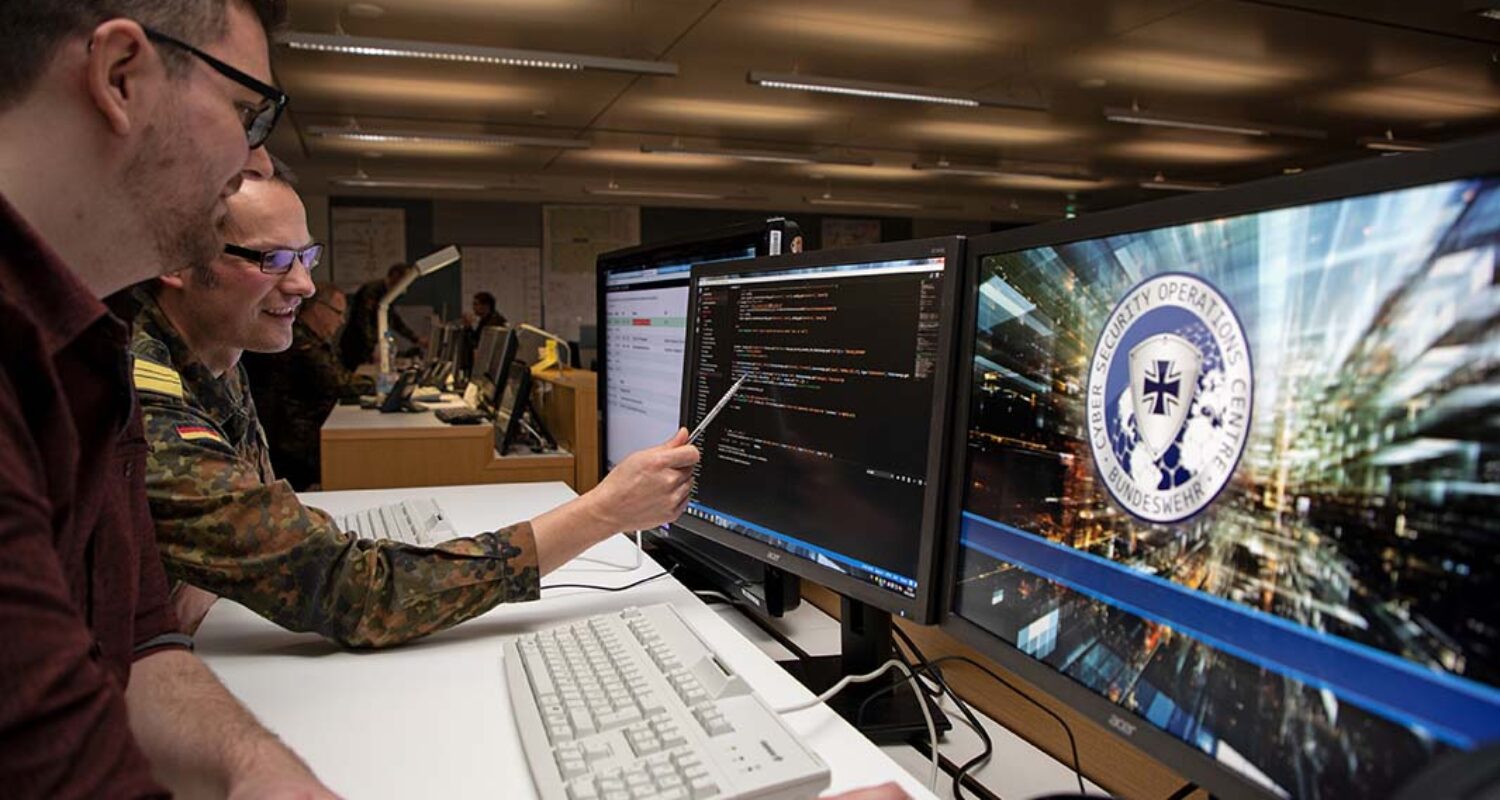 Reaktive und technische Überwachungs- und Schutzfunktionen: Die Abteilung Cyber Security Operation Centre der Bundeswehr ist rund um die Uhr an allen Tagen im Jahr im Einsatz. (Foto ©Bw/Martina Pump)