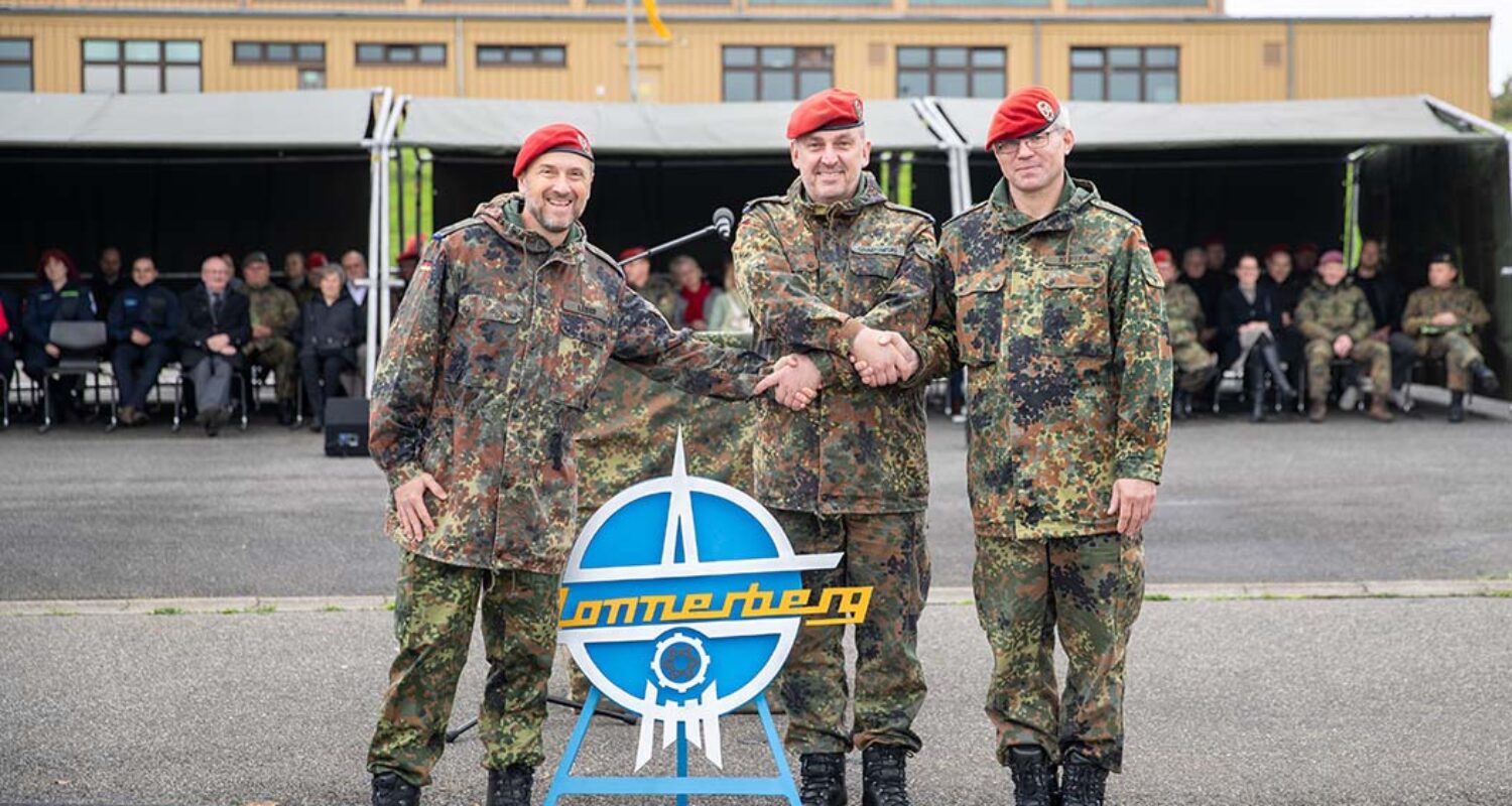 Von links: Oberstleutnant Christian Leber, Oberst Jens Grabowski, Oberstleutnant Hanno Kniffka. (Foto © Bw/Aleksej Evert)