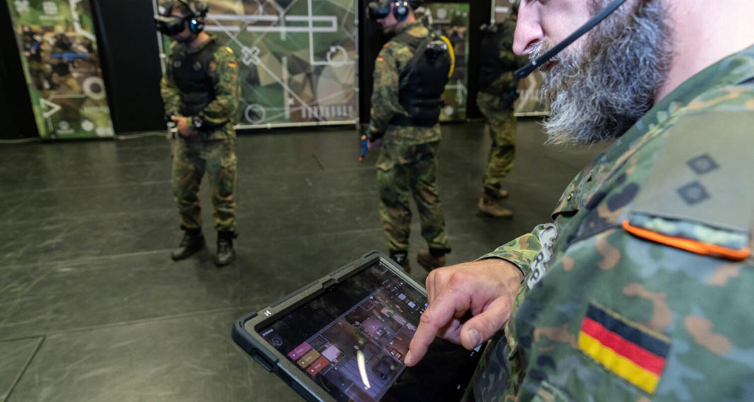 Übungssteuerung durch den Operateur. (Foto © Bw/Kai-Axel Döpke)