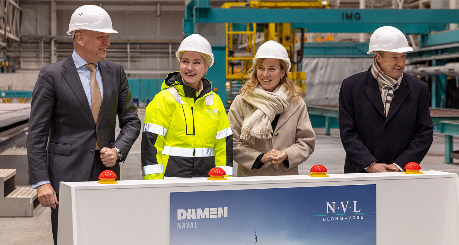 Der Brennstart und damit der Produktionsbeginn der F126. V.l.n.r. Damen Naval Managing Director Roland Briene, Ministerpräsidentin des Landes Mecklenburg Vorpommern, Frau Manuela Schwesig, Parlamentarische Staatssekretärin beim Bundesminister der Verteidigung, Siemtje Möller, und Lürssen CEO Friedrich Lürssen. (Foto © Felix Matthies)