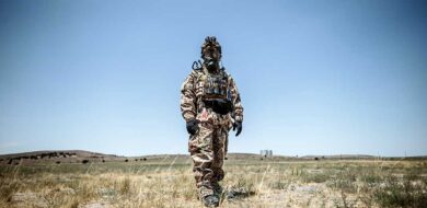 Im Mittelpunkt der Ausbildung steht die Befähigung der Soldatinnen und Soldaten, in einem kontaminierten Umfeld handlungsfähig zu bleiben. (Foto ©Bw/Neumann)