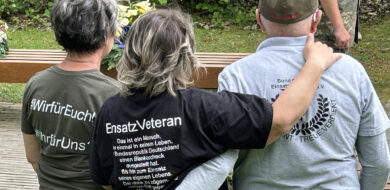  Vereint im Gedenken am Wald der Erinnerung. (Foto © BDV e. V.)