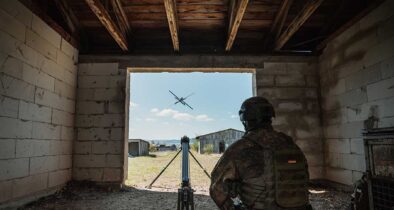 Test eines KI-gestützten Aufklärungs- und Wirkverbunds aus Drohnen und Loitering Munition in Ohrdurf. (Foto © Bw/Jana Neumann )