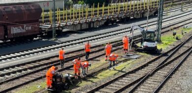 Probeverlegung von Giga Fiber an einer Bahnstrecke im Mai 2024. © Giga Fiber