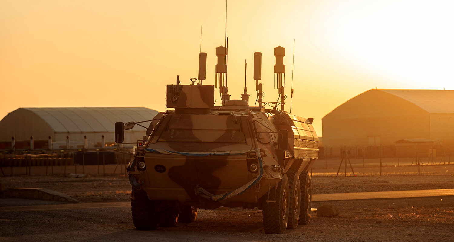 Ein Transportpanzer Fuchs mit EloKa-Ausstattung fährt im Rahmen der Mission „Resolute Support“ durch das Camp Marmal in Mazar-e Sharif. (Foto © Bw/Lars Koch)