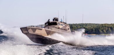 Das robuste und schnelle M18 der finnischen Streitkräfte auf Patrouille in rauer See (mit freundlicher Genehmigung von Marine Alutech)