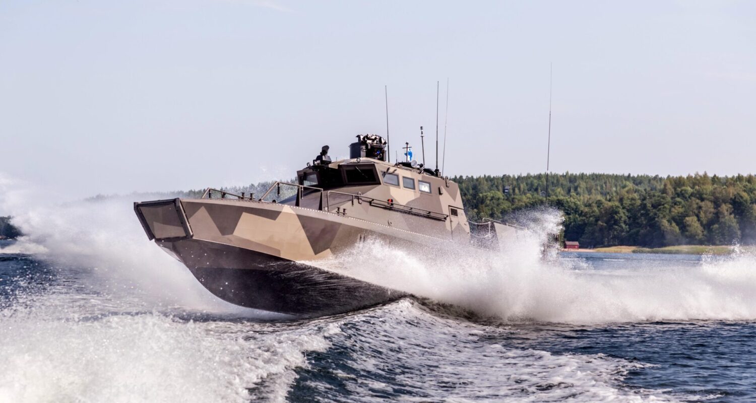 Das robuste und schnelle M18 der finnischen Streitkräfte auf Patrouille in rauer See (mit freundlicher Genehmigung von Marine Alutech)