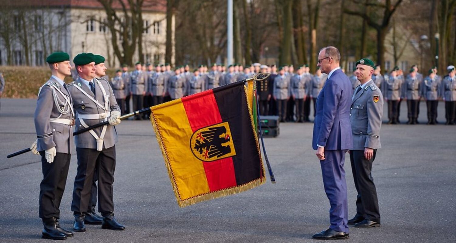 Bundeskanzler Merz ist der erste Bundeskanzler, der diese hohe Auszeichnung verleiht. (Foto: Bundesregierung/Henning Schacht)