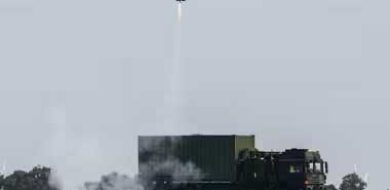 Rheinmetall startet erstmals erfolgreich das Loitering-Munition-System FV-014 aus dem eigenen Containerized Missile Launcher auf einem HX-Lkw. (Foto © Rheinmetall AG)