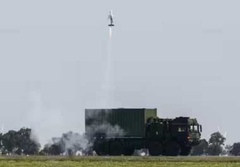 Rheinmetall startet erstmals erfolgreich das Loitering-Munition-System FV-014 aus dem eigenen Containerized Missile Launcher auf einem HX-Lkw. (Foto © Rheinmetall AG)