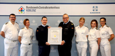 221219 Team Krankenhaushygiene mit Kommandeur BwZKrhs ASH Gold Andreas Weidner