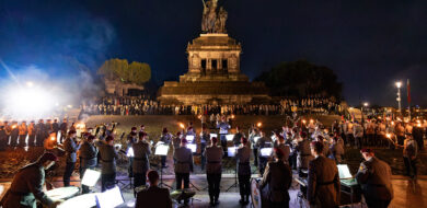 Feierliche Serenade am Deutschen Eck in Koblenz (Bildrechte: Bundeswehr/Helmut von Scheven Fotograf: Helmut von Scheven)