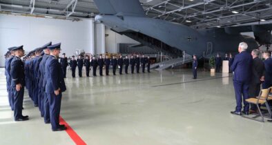 Der militärische Appell des LTG 62 fand – wie für die Luftfahrt passend – in einer Wartungshalle auf dem Fliegerhorst Wunstorf statt. (Foto Bw Simon Otte)