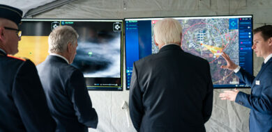 Bundespräsident Frank-Walter Steinmeier und der finnische Präsidente Sauli Niinistö in Bonn - Demonstration Drohnenverteidigungssystems vor dem Bundesverteidingungsministerium