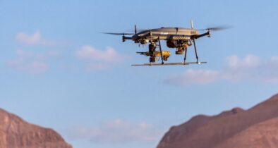 Das fliegende Maschinengewehrsystem Fire Storm 250 aus der Drohne IAI APUS 60 und der Waffenstation SIG Sauer Microlight mit MG M250 im Kaliber 6,8 x 51 mm.