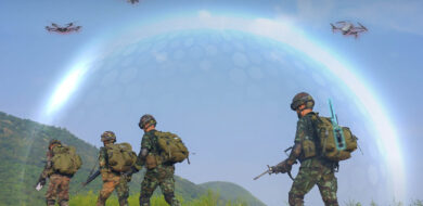 Die tragbare Variante des ReDrone™ Drohnenabwehrsystems schützt einen Bereich von bis zu 1.000 m um den Träger herum vor ferngesteuerten Bedrohungen. (Foto ©Elbit Systems Deutschland)