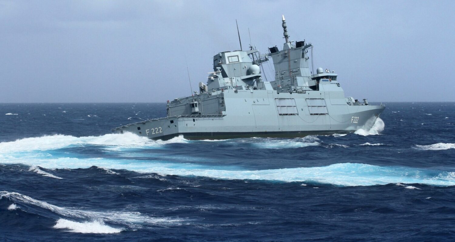 Wohin geht die Fahrt für die Marine? Die Fregatte Baden-Württemberg bei einer Flugabwehrübung während des Indo-Pacific Deployment 2024.