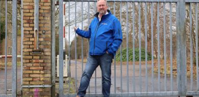 Die Kasernentore sollen sich wieder öffnen: Cuxhavens Oberbürgermeister Uwe Santjer hofft auf eine Rückkehr der Bundeswehr nach Altenwalde. (Foto: Stadt Cuxhaven)