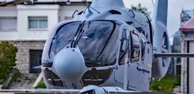 H135M Nival und Flexrotor-Drohne während der Erprobung durch die spanische Marine  (Foto ©Airbus)