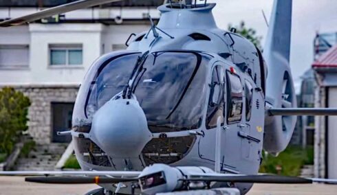 H135M Nival und Flexrotor-Drohne während der Erprobung durch die spanische Marine  (Foto ©Airbus)
