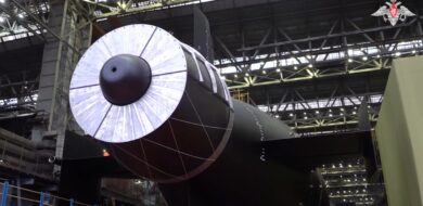 Geld spielt keine Rolle: Heck des U-Bootes Chabarowsk, das eigens als Träger für den nukleargetriebenen Torpedo Poseidon gebaut wurde. Der Propulsor ist hier vor dem Stapellauf verdeckt.