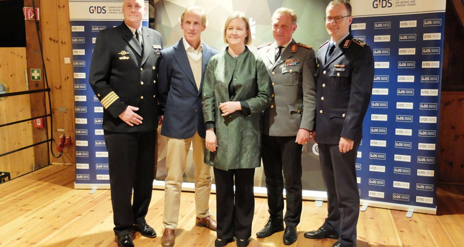 Diskutierten gemeinsam die Kriegsgefahr in der NATO (v. l.): André Pecher, Konrad Schuller, Marika Linntam, Jürgen-Joachim von Sandrart und Stefan Klenz.