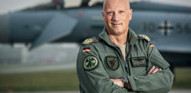 Bild 1 GL Gerhartz Bw Jane Schmidt web