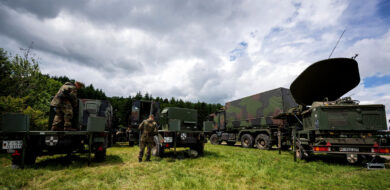 Um auch digital kriegstüchtig zu werden, benötigt die Bundeswehr leistungsfähige Kommunikations- und Führungssysteme. (Foto© Bw/Stefan Uj)