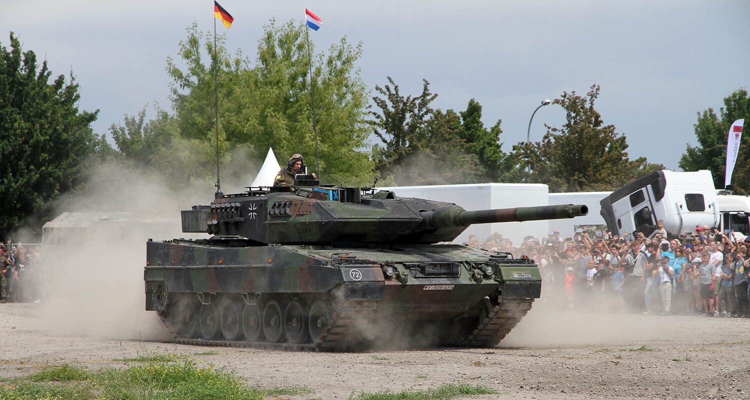 Am Tag der Bundeswehr präsentieren sich alle Teilstreitkräfte wie hier 2023 in Brandenburg an der Havel. (Foto © Bw)