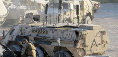 Für elektronische Gegenmaßnahmen: der Transportpanzer Fuchs CG-20+, Störsender von funkgesteuerten Improvised Explosive Devices (IED). (Foto©Bw)