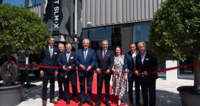 (v.l.): Stefan Bögl (Vorstandsvorsitzender, Max Bögl), Karl Freller (MdL, CSU), Dr. Dominik Clément (CEO, Diehl Energy Products), Joachim Herrmann (Bayerischer Innenminister), Helmut Rauch (CEO, Diehl Defence), Dr. Kerstin Engelhardt-Blum (Regierungspräsidentin), Armin Kroder (Landrat), Klaus Hacker (Erster Bürgermeister, Stadt Röthenbach) (Foto; Diehl Defence)