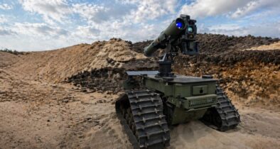 Das unbemannte Bodenfahrzeug Ziesel von Diehl Defence mit SPIKE-LR-Startsystem nimmt Stellung. (Foto: Diehl)